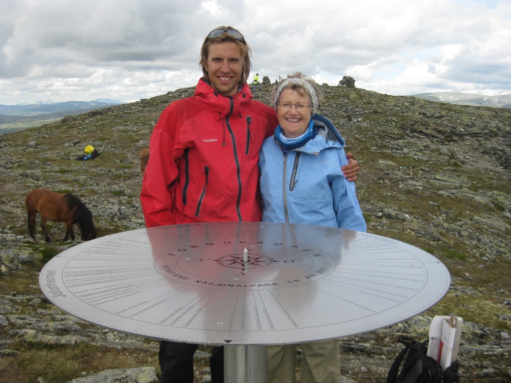 Siktskive som viser 65 av de toppene du kan se fra Formokampen